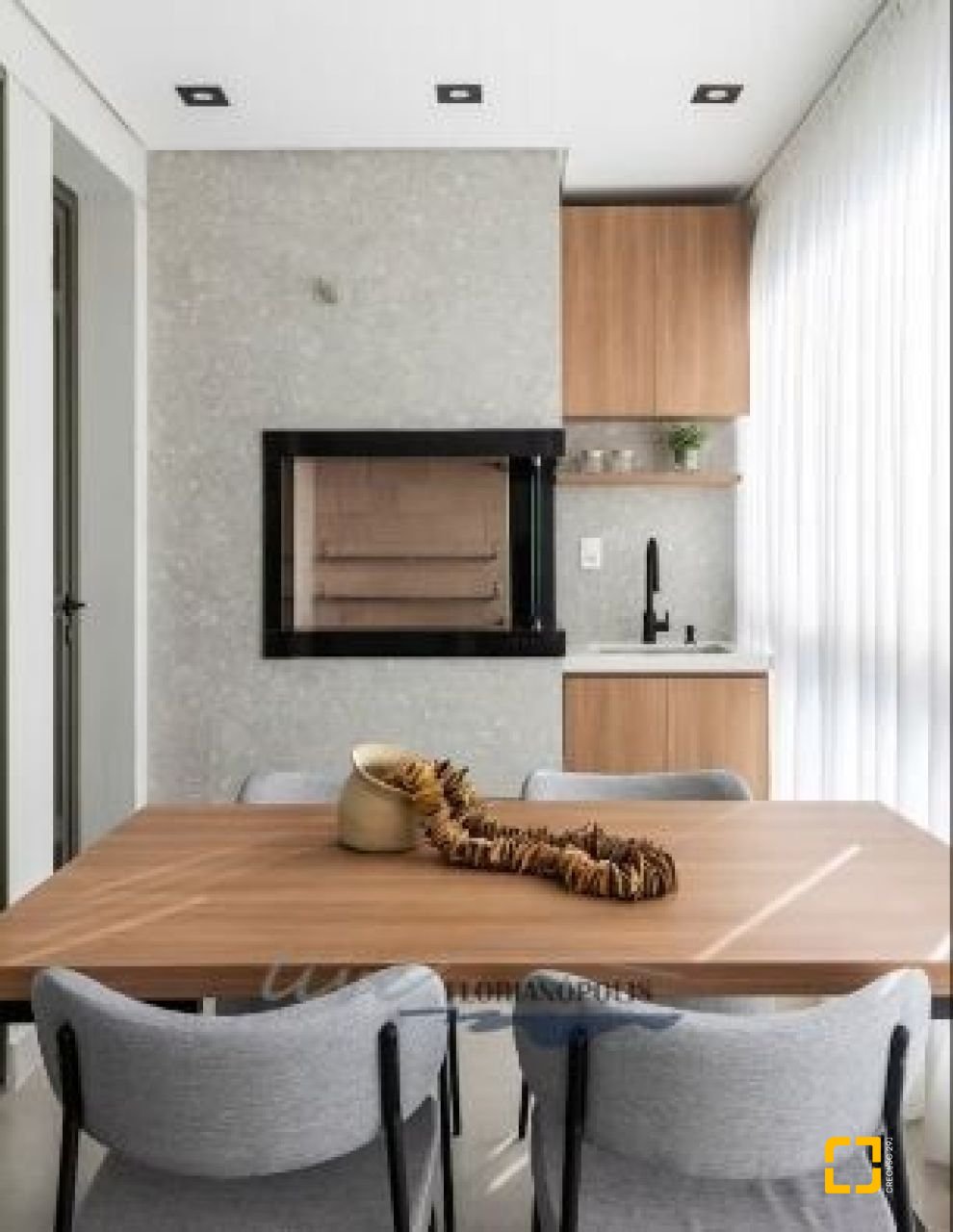 Apartamento com 124m², 6 quartos (sendo 3 suítes), 2 garagens, no bairro Jurerê Internacional em Florianópolis