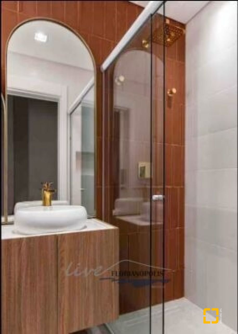 Apartamento com 124m², 6 quartos (sendo 3 suítes), 2 garagens, no bairro Jurerê Internacional em Florianópolis