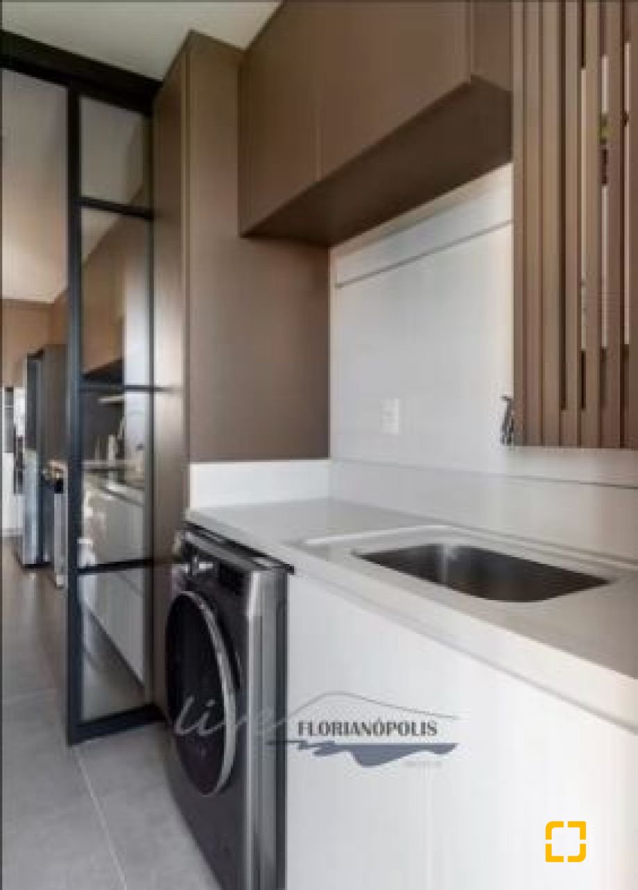 Apartamento com 124m², 6 quartos (sendo 3 suítes), 2 garagens, no bairro Jurerê Internacional em Florianópolis
