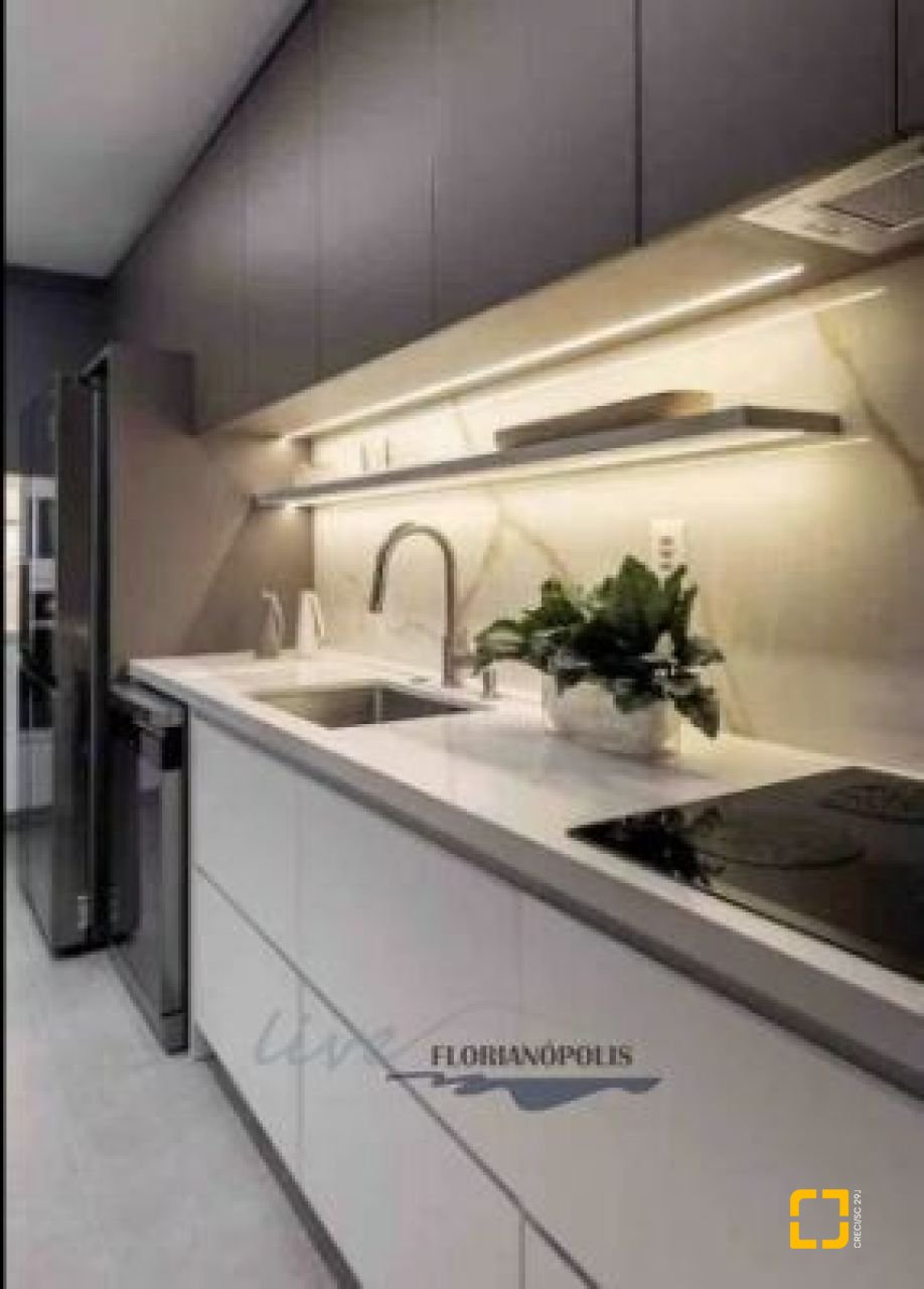 Apartamento com 124m², 6 quartos (sendo 3 suítes), 2 garagens, no bairro Jurerê Internacional em Florianópolis