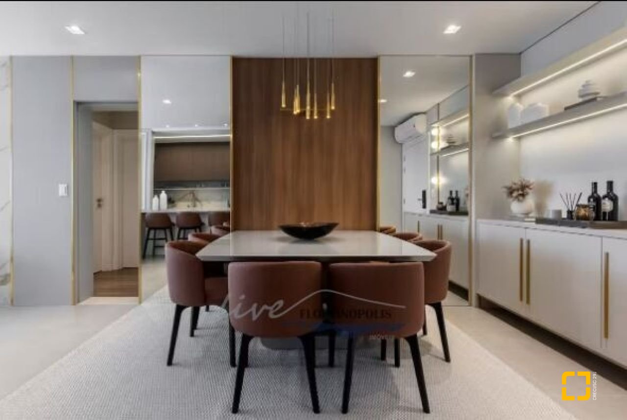 Apartamento com 124m², 6 quartos (sendo 3 suítes), 2 garagens, no bairro Jurerê Internacional em Florianópolis