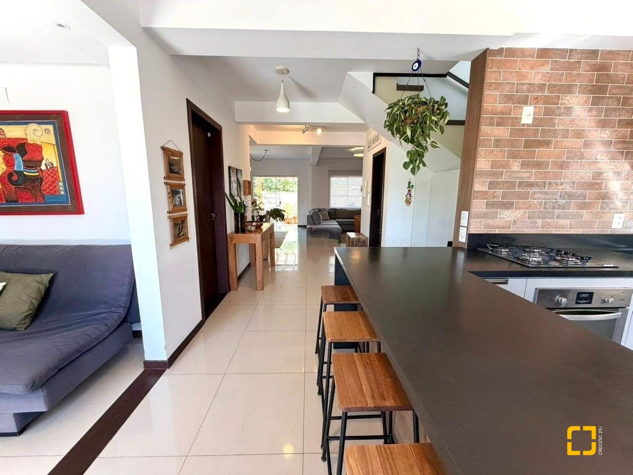 Casa com 145m², 6 quartos (sendo 3 suítes), 2 garagens, no bairro Campeche em Florianópolis