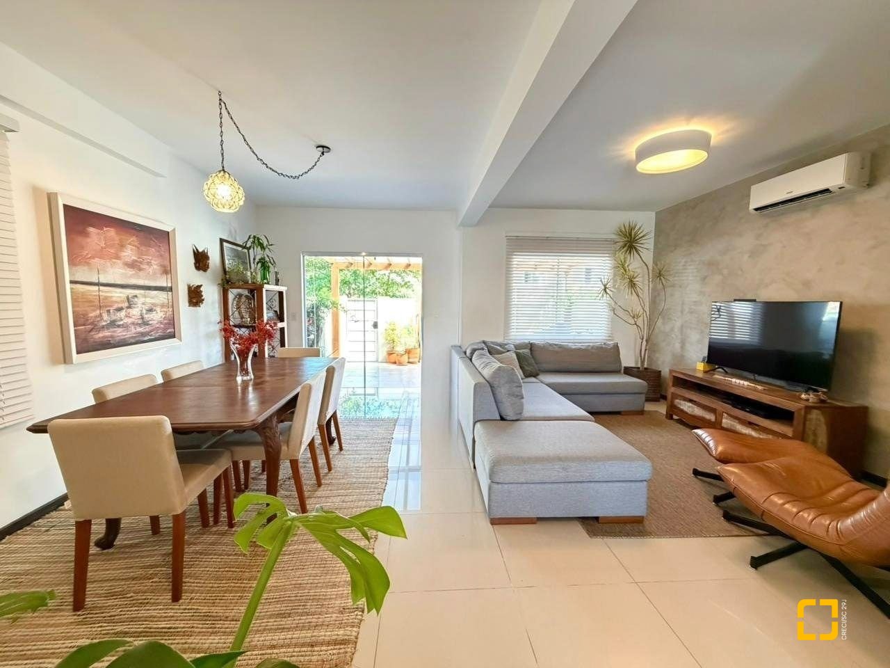 Casa com 145m², 6 quartos (sendo 3 suítes), 2 garagens, no bairro Campeche em Florianópolis