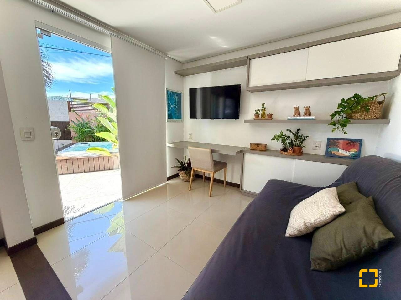 Casa com 145m², 6 quartos (sendo 3 suítes), 2 garagens, no bairro Campeche em Florianópolis