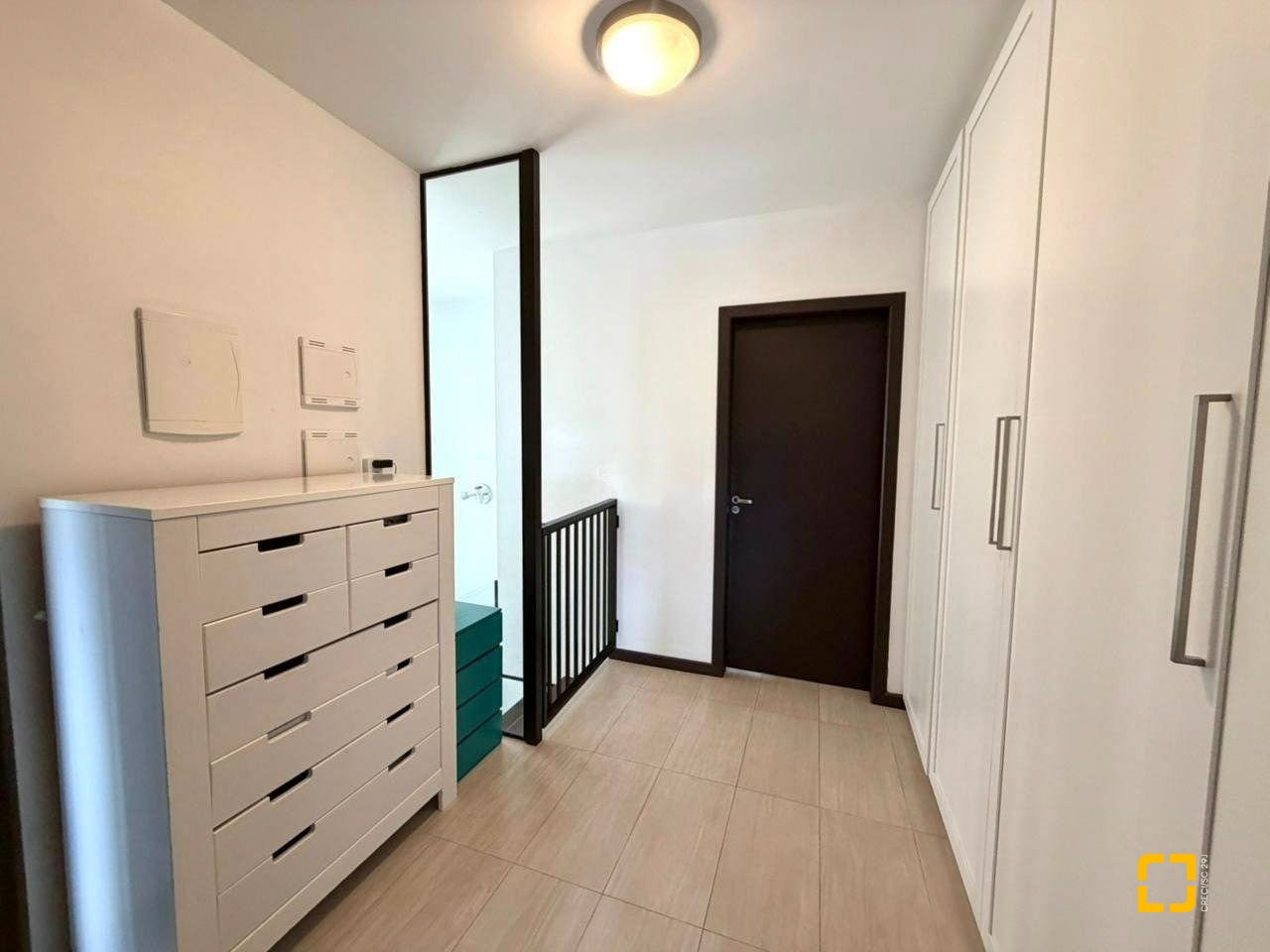 Casa com 145m², 6 quartos (sendo 3 suítes), 2 garagens, no bairro Campeche em Florianópolis