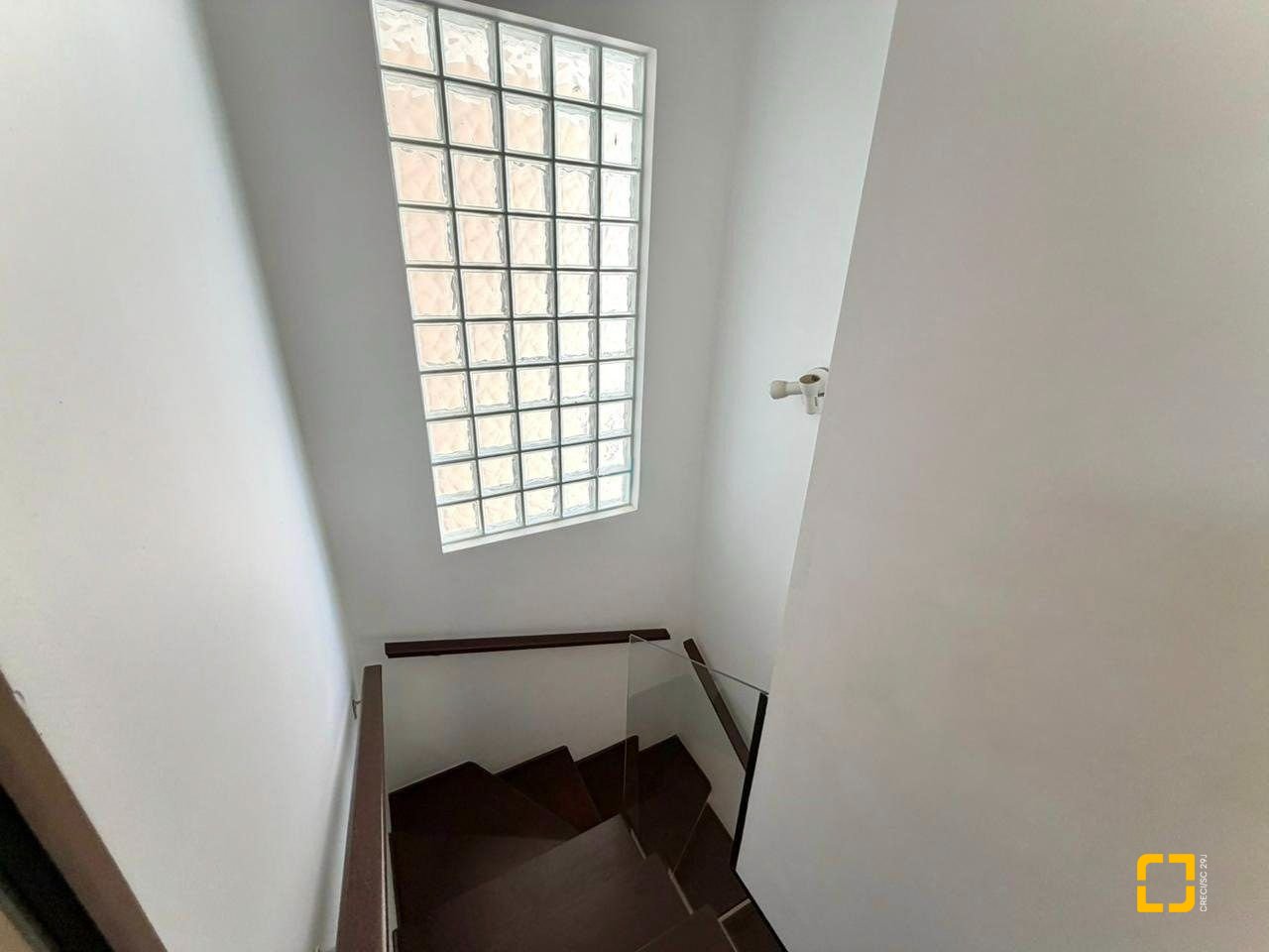 Casa com 145m², 6 quartos (sendo 3 suítes), 2 garagens, no bairro Campeche em Florianópolis