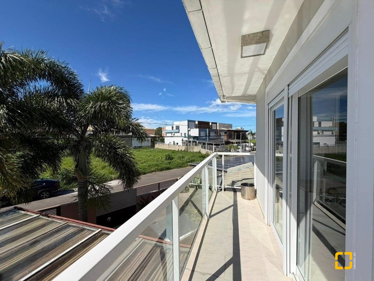 Casa com 145m², 6 quartos (sendo 3 suítes), 2 garagens, no bairro Campeche em Florianópolis