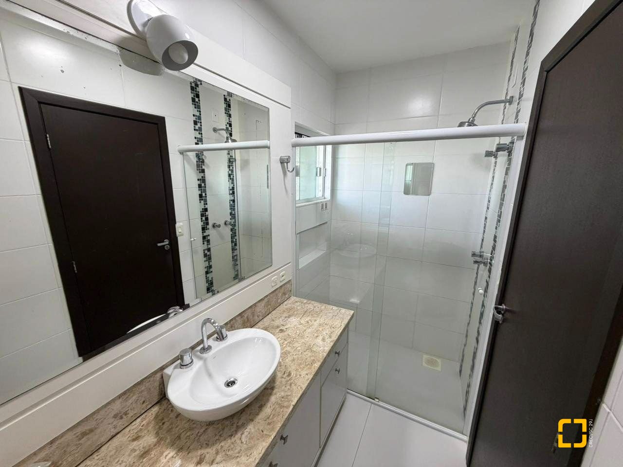 Casa com 145m², 6 quartos (sendo 3 suítes), 2 garagens, no bairro Campeche em Florianópolis