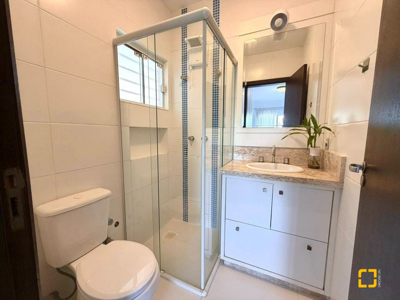 Casa com 145m², 6 quartos (sendo 3 suítes), 2 garagens, no bairro Campeche em Florianópolis