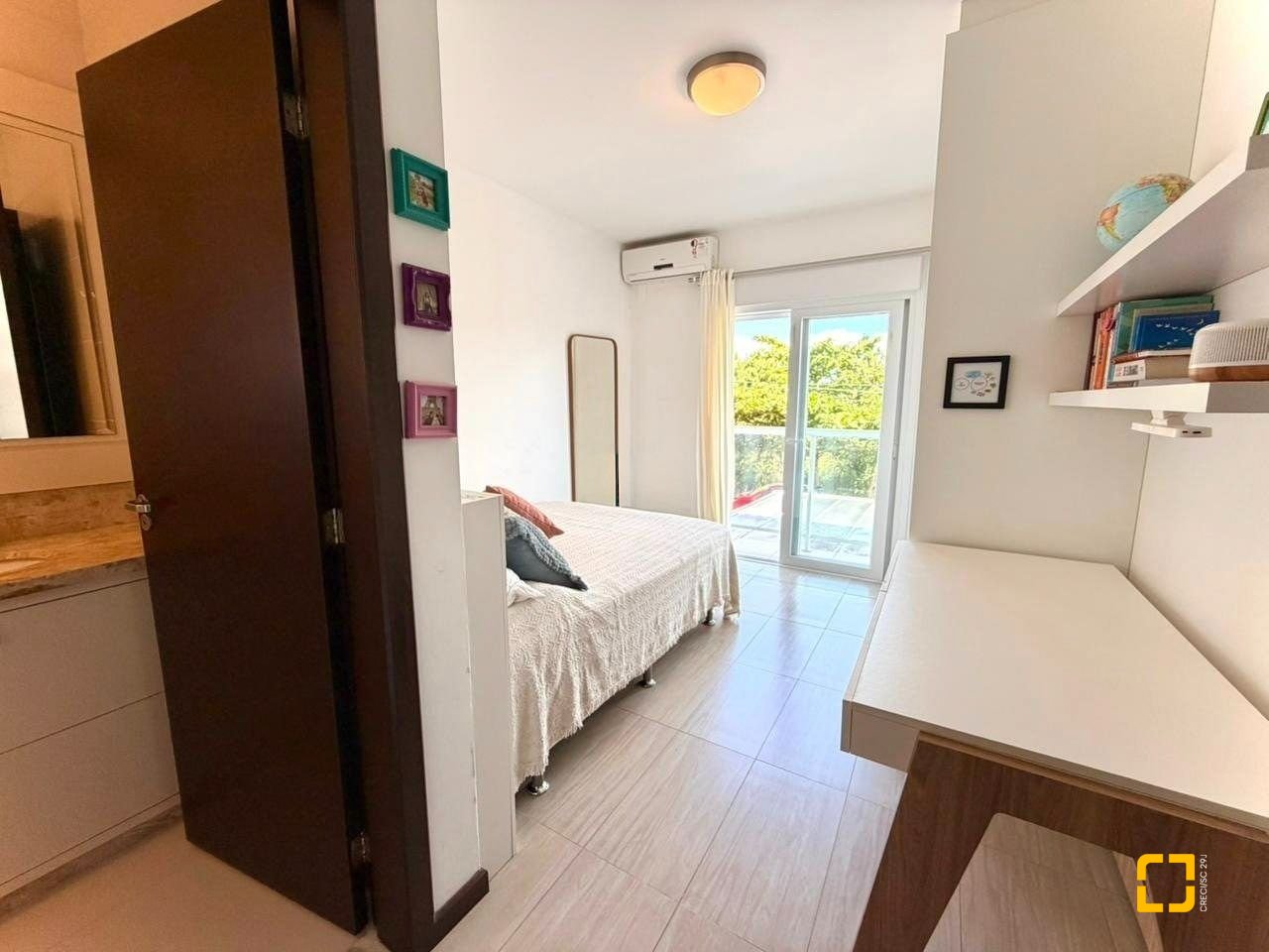 Casa com 145m², 6 quartos (sendo 3 suítes), 2 garagens, no bairro Campeche em Florianópolis