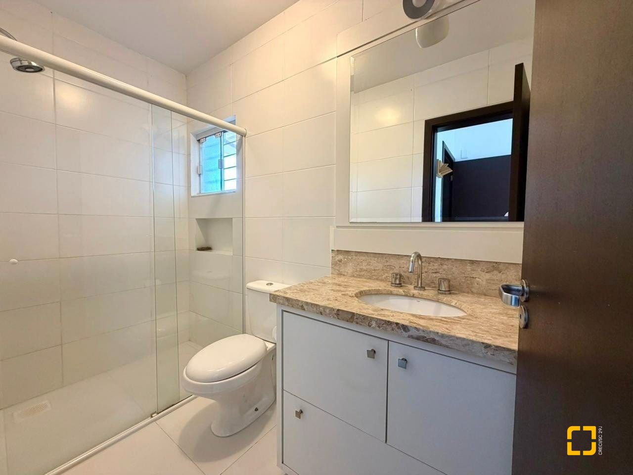 Casa com 145m², 6 quartos (sendo 3 suítes), 2 garagens, no bairro Campeche em Florianópolis