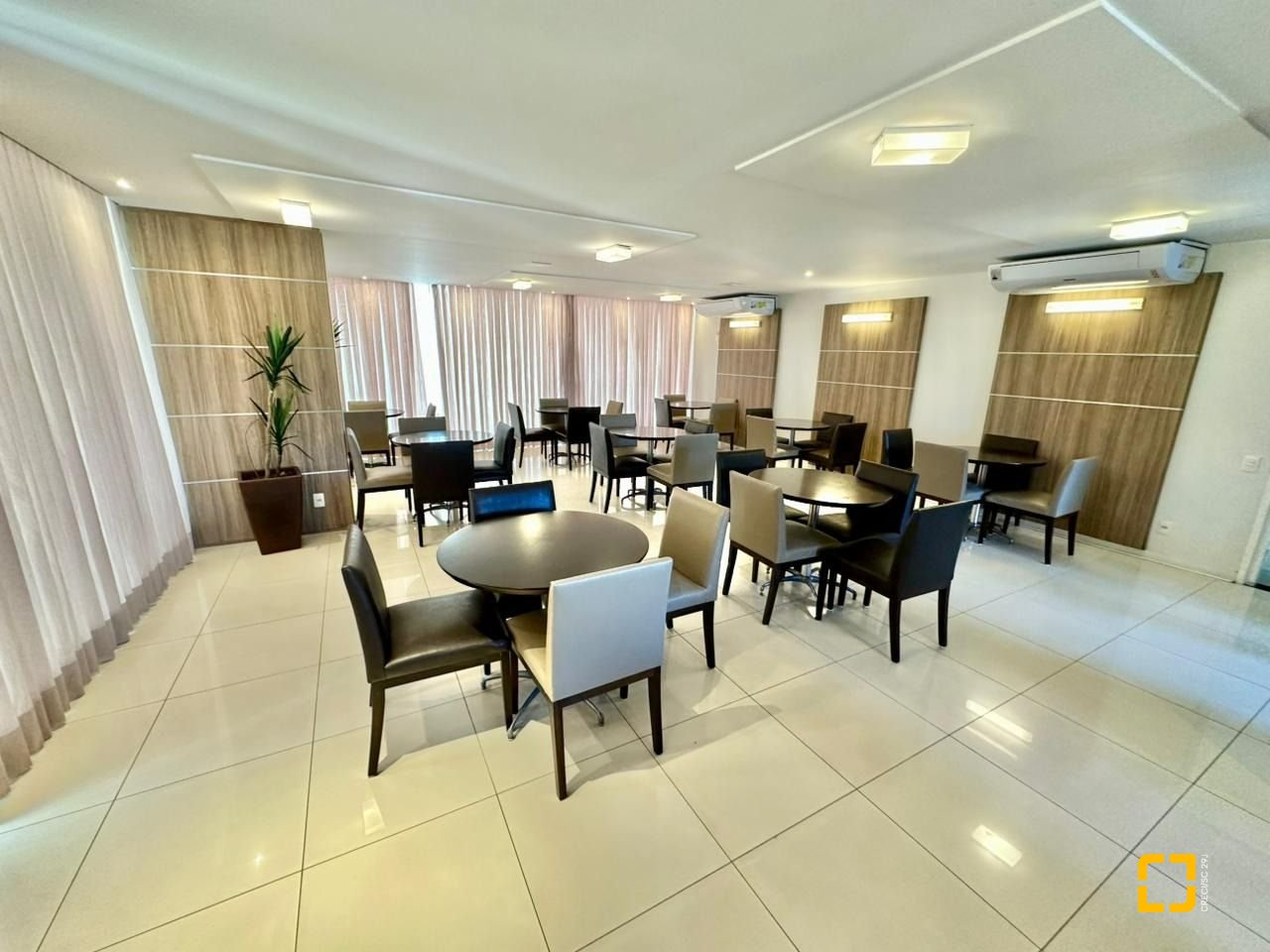 Apartamento com 89m², 4 quartos (sendo 1 suíte), 2 garagens, no bairro Itacorubi em Florianópolis