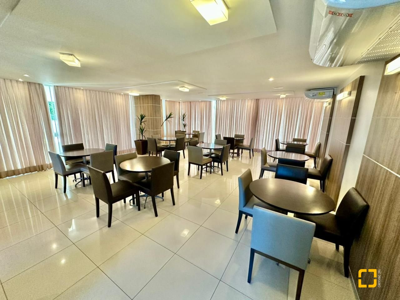 Apartamento com 89m², 4 quartos (sendo 1 suíte), 2 garagens, no bairro Itacorubi em Florianópolis