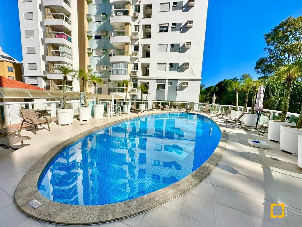 Apartamento com 89m², 4 quartos (sendo 1 suíte), 2 garagens, no bairro Itacorubi em Florianópolis