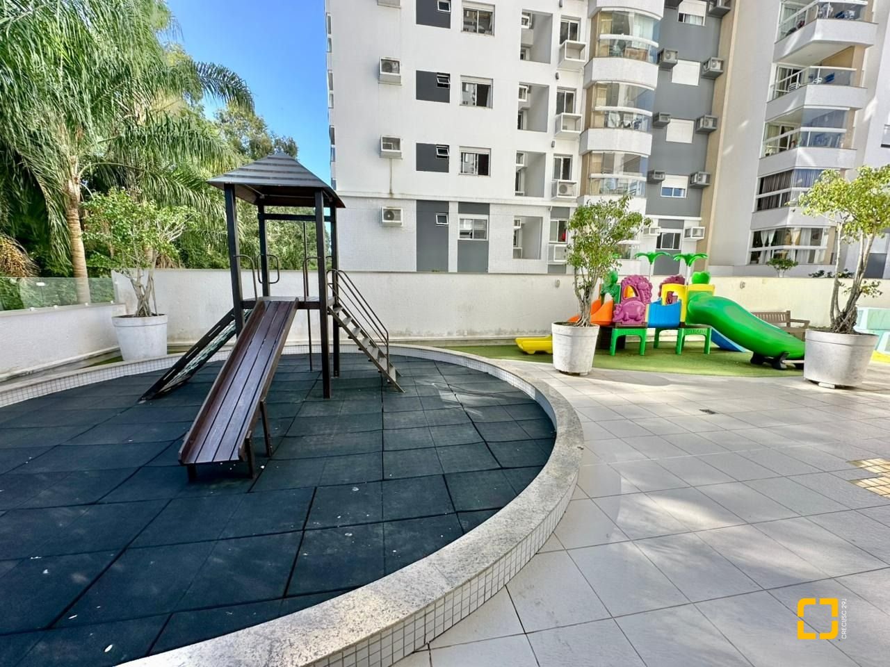 Apartamento com 89m², 4 quartos (sendo 1 suíte), 2 garagens, no bairro Itacorubi em Florianópolis