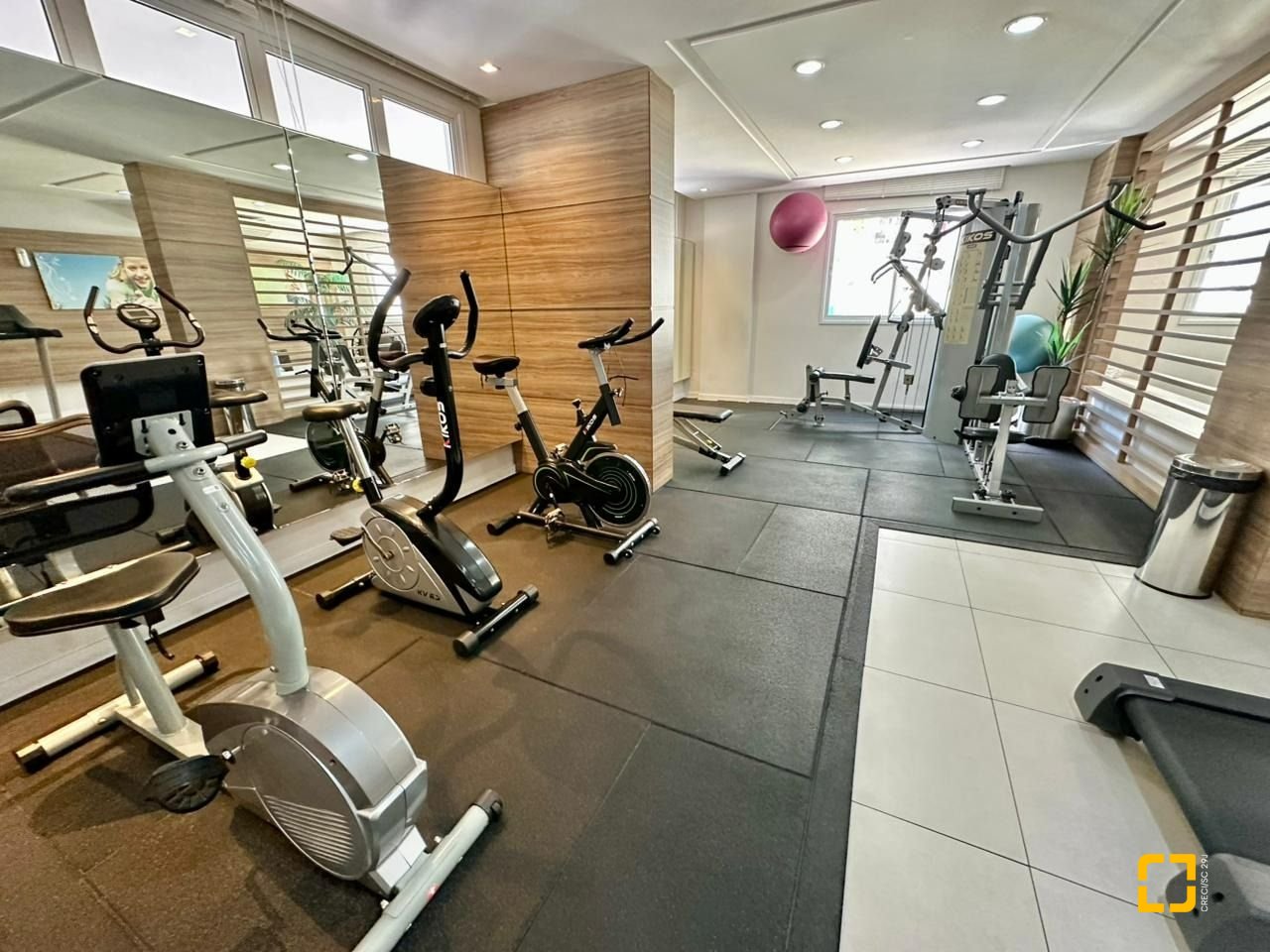 Apartamento com 89m², 4 quartos (sendo 1 suíte), 2 garagens, no bairro Itacorubi em Florianópolis