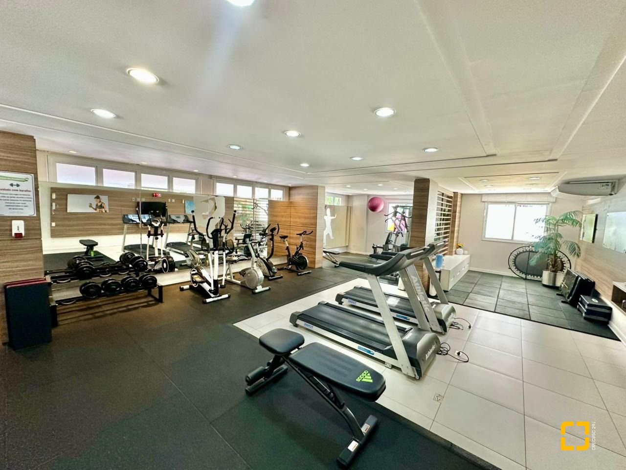 Apartamento com 89m², 4 quartos (sendo 1 suíte), 2 garagens, no bairro Itacorubi em Florianópolis