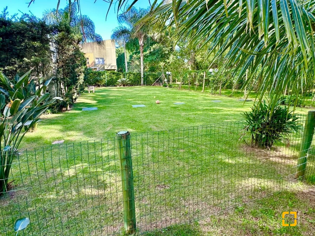 Apartamento com 89m², 4 quartos (sendo 1 suíte), 2 garagens, no bairro Itacorubi em Florianópolis