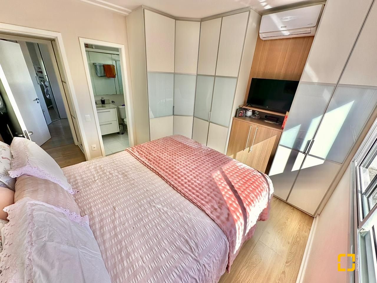 Apartamento com 89m², 4 quartos (sendo 1 suíte), 2 garagens, no bairro Itacorubi em Florianópolis