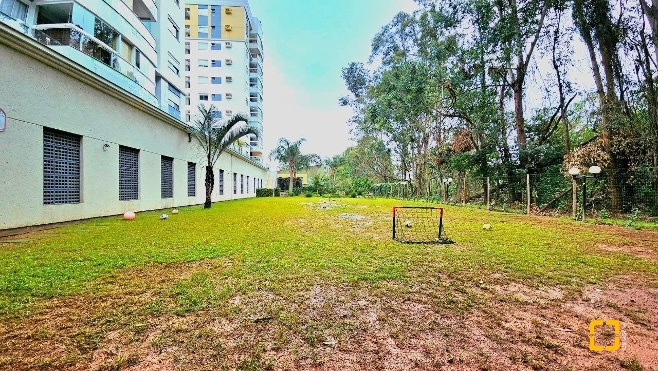 Apartamento com 89m², 4 quartos (sendo 1 suíte), 2 garagens, no bairro Itacorubi em Florianópolis