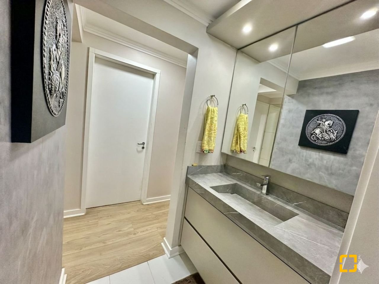Apartamento com 89m², 4 quartos (sendo 1 suíte), 2 garagens, no bairro Itacorubi em Florianópolis