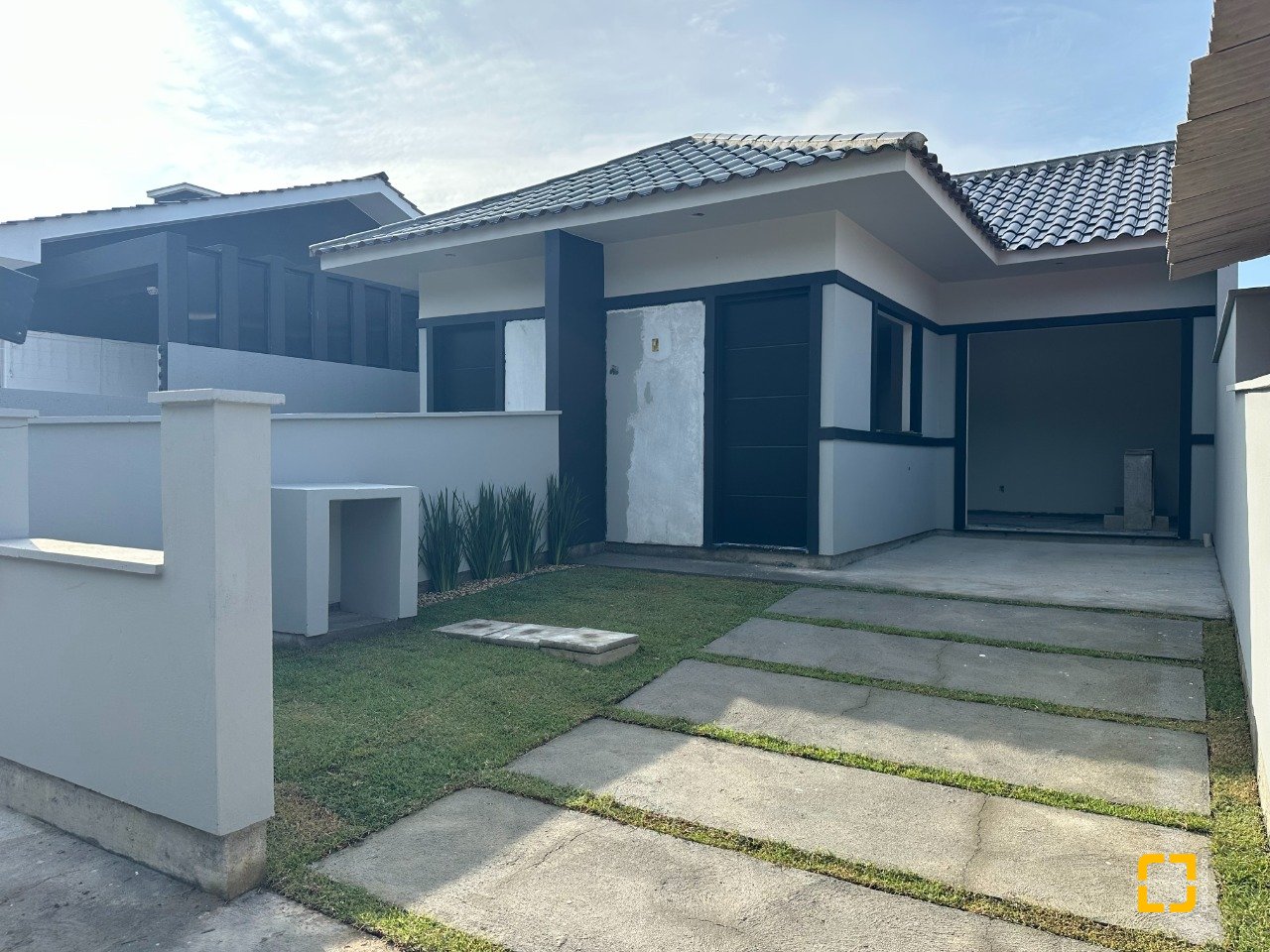 Casa com 50m², 2 quartos, 2 garagens, no bairro Forquilhas em São José