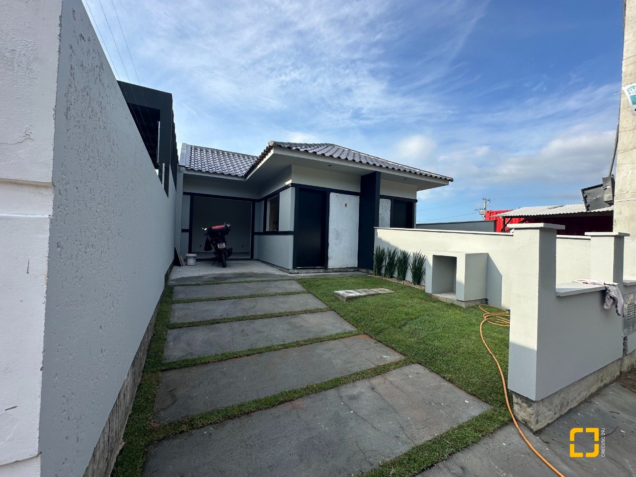 Casa com 50m², 2 quartos, 2 garagens, no bairro Forquilhas em São José