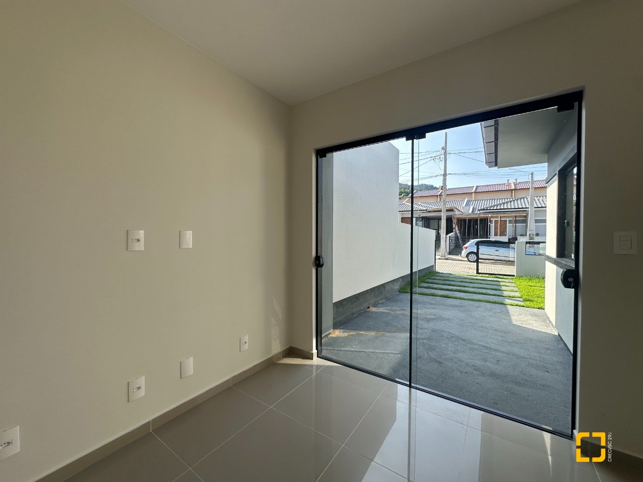 Casa com 50m², 2 quartos, 2 garagens, no bairro Forquilhas em São José