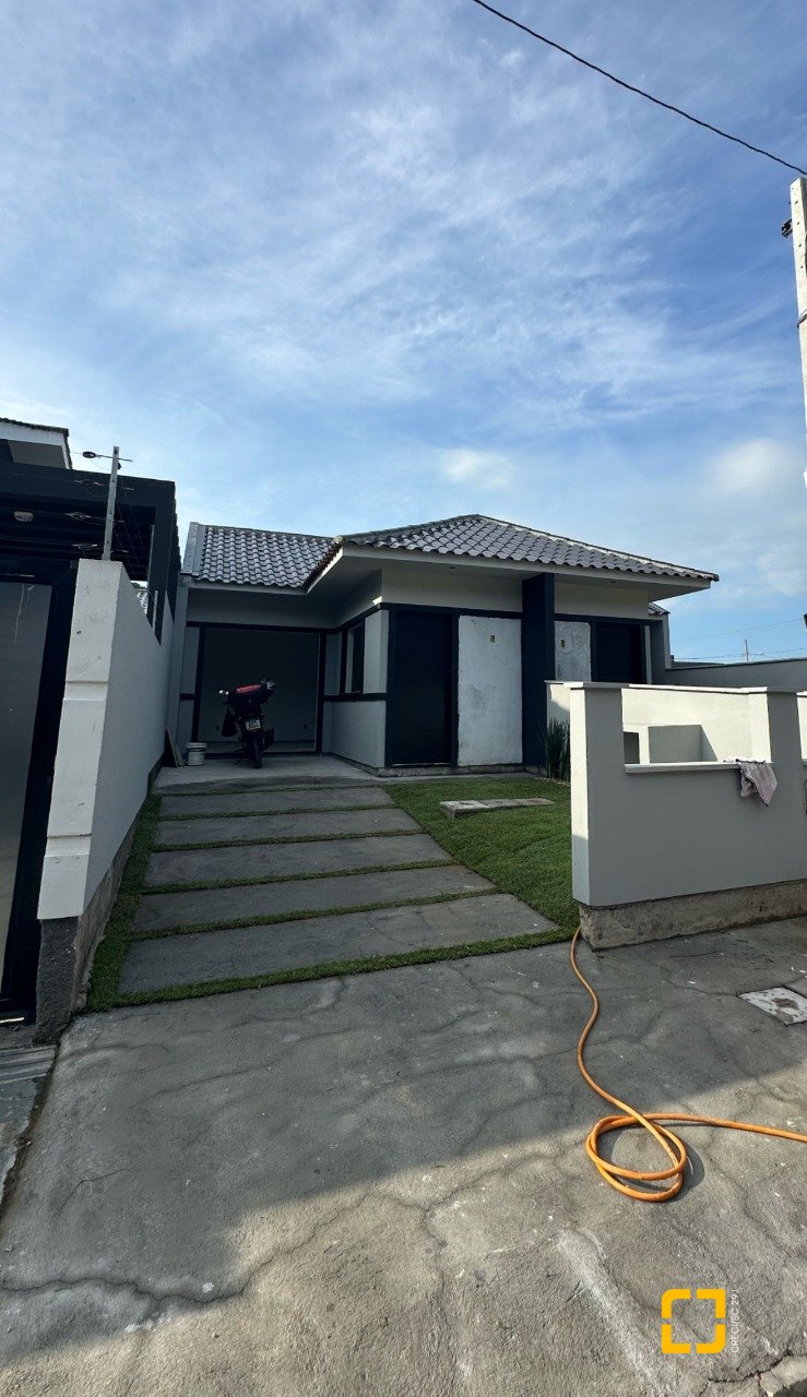 Casa com 50m², 2 quartos, 2 garagens, no bairro Forquilhas em São José