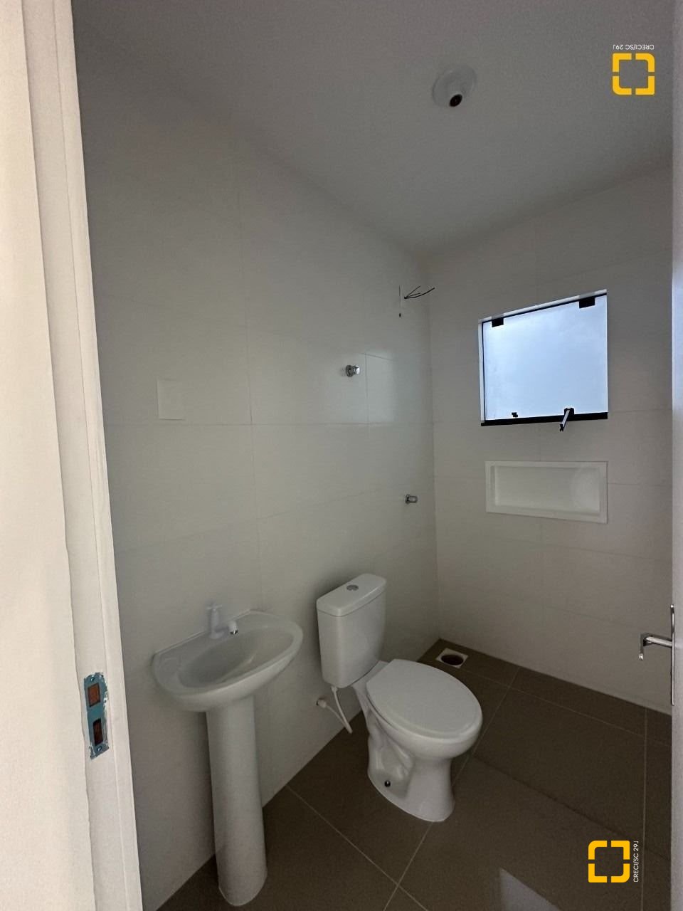 Casa com 50m², 2 quartos, 2 garagens, no bairro Forquilhas em São José