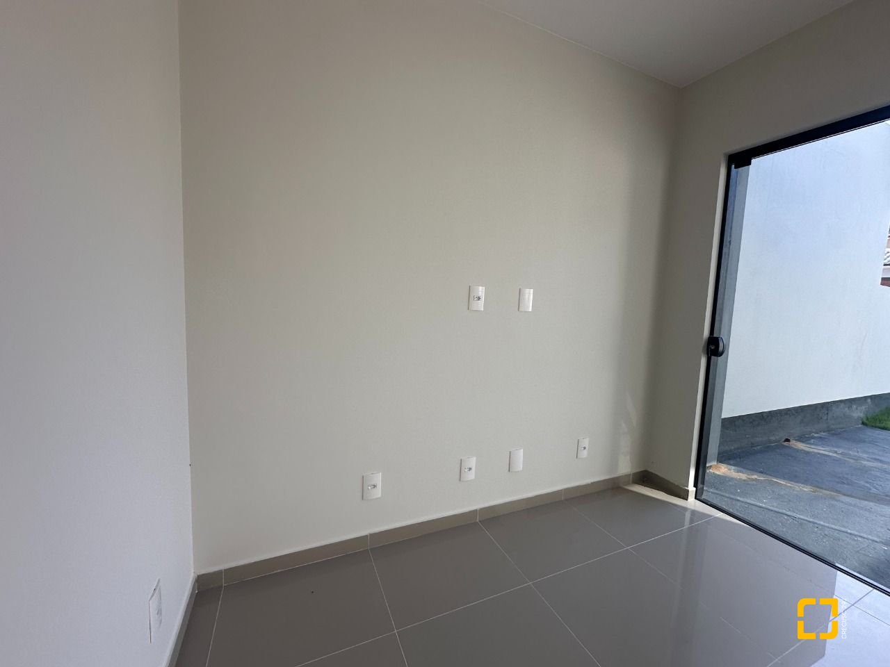 Casa com 50m², 2 quartos, 2 garagens, no bairro Forquilhas em São José