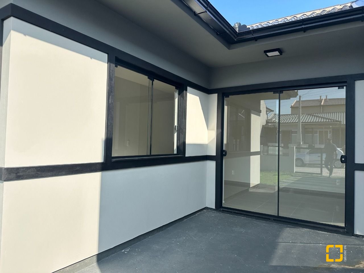 Casa com 50m², 2 quartos, 2 garagens, no bairro Forquilhas em São José