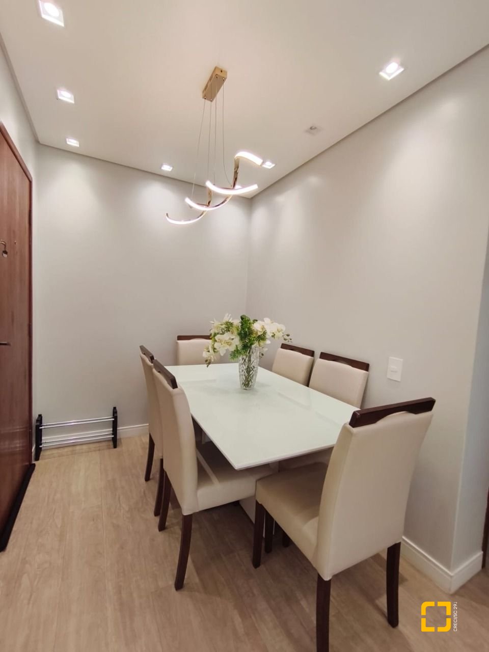 Apartamento com 58m², 3 quartos (sendo 1 suíte), 1 garagem, no bairro Ingleses em Florianópolis