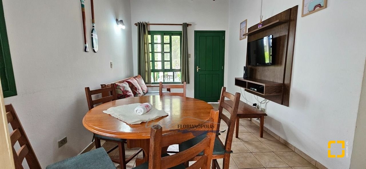 Apartamento com 61m², 2 quartos, 15 garagens, no bairro Cachoeira do Bom Jesus em Florianópolis
