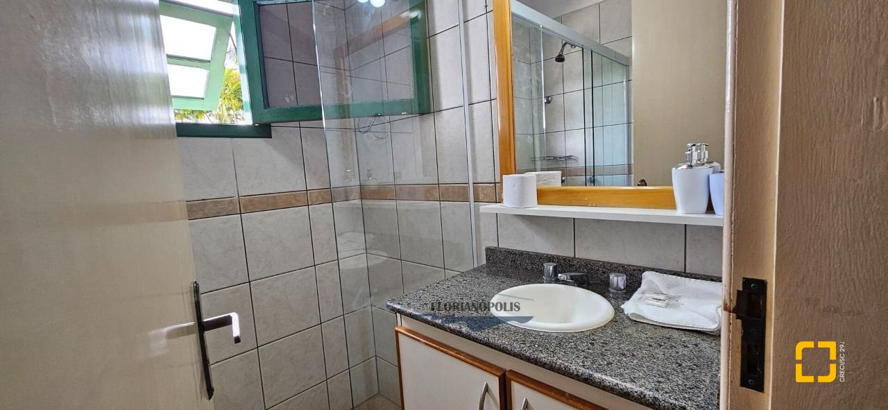 Apartamento com 61m², 2 quartos, 15 garagens, no bairro Cachoeira do Bom Jesus em Florianópolis