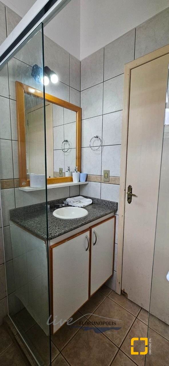 Apartamento com 61m², 2 quartos, 15 garagens, no bairro Cachoeira do Bom Jesus em Florianópolis