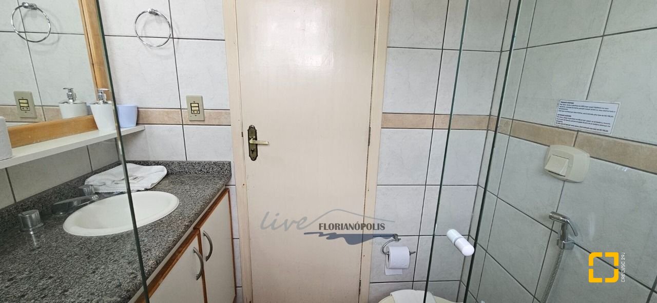 Apartamento com 61m², 2 quartos, 15 garagens, no bairro Cachoeira do Bom Jesus em Florianópolis
