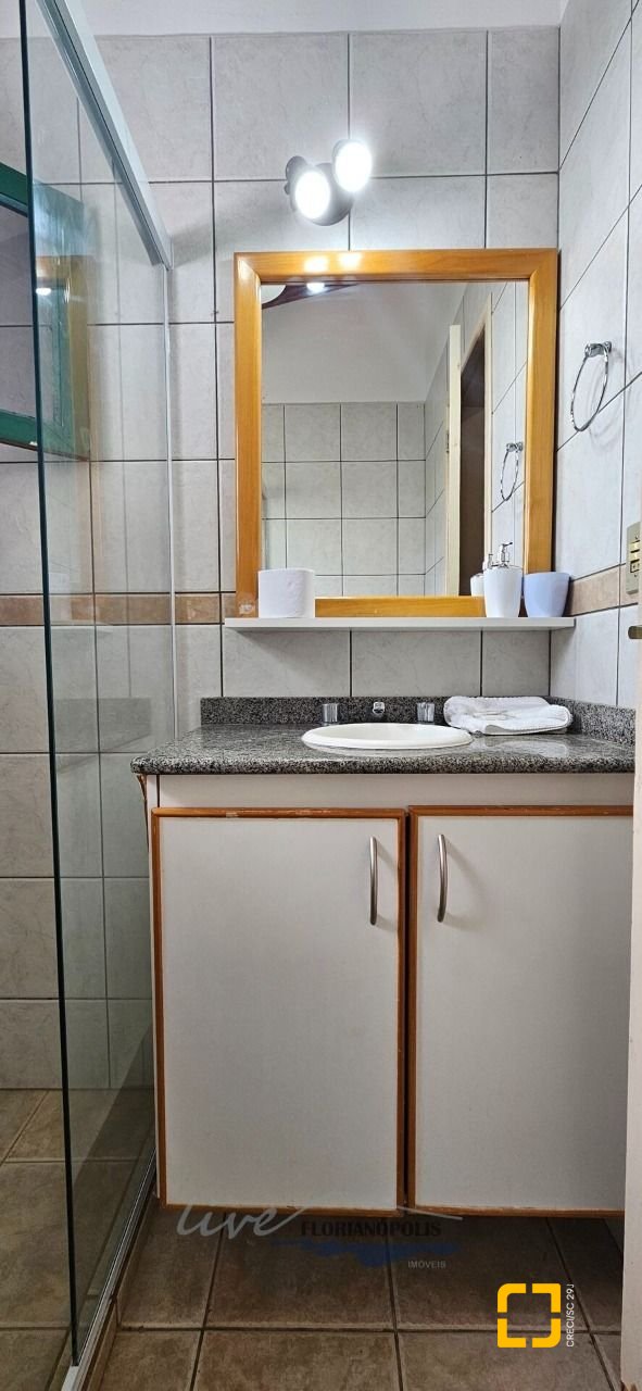 Apartamento com 61m², 2 quartos, 15 garagens, no bairro Cachoeira do Bom Jesus em Florianópolis