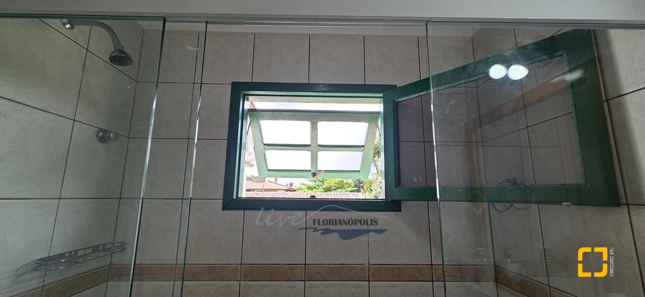 Apartamento com 61m², 2 quartos, 15 garagens, no bairro Cachoeira do Bom Jesus em Florianópolis