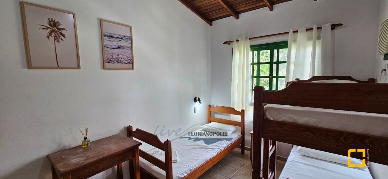 Apartamento com 61m², 2 quartos, 15 garagens, no bairro Cachoeira do Bom Jesus em Florianópolis