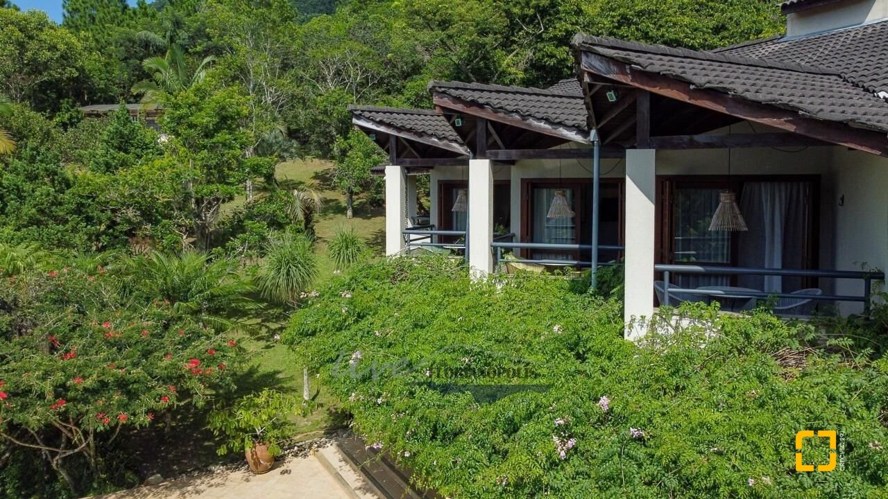 Casa com 1000m², 6 quartos (sendo 6 suítes), no bairro Ratones em Florianópolis