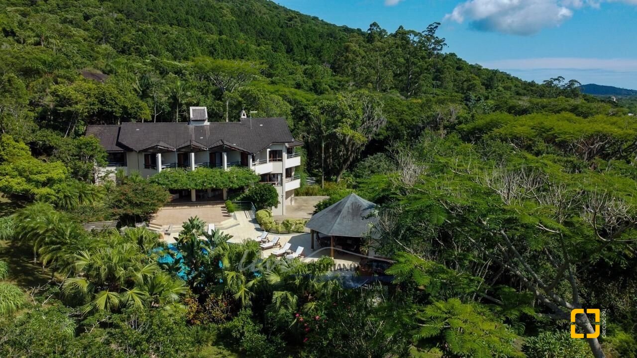Casa com 1000m², 6 quartos (sendo 6 suítes), no bairro Ratones em Florianópolis