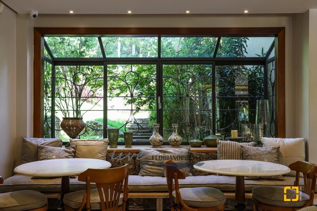 Casa com 1000m², 6 quartos (sendo 6 suítes), no bairro Ratones em Florianópolis