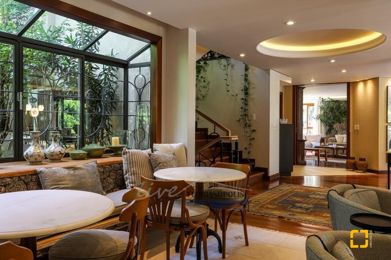 Casa com 1000m², 6 quartos (sendo 6 suítes), no bairro Ratones em Florianópolis
