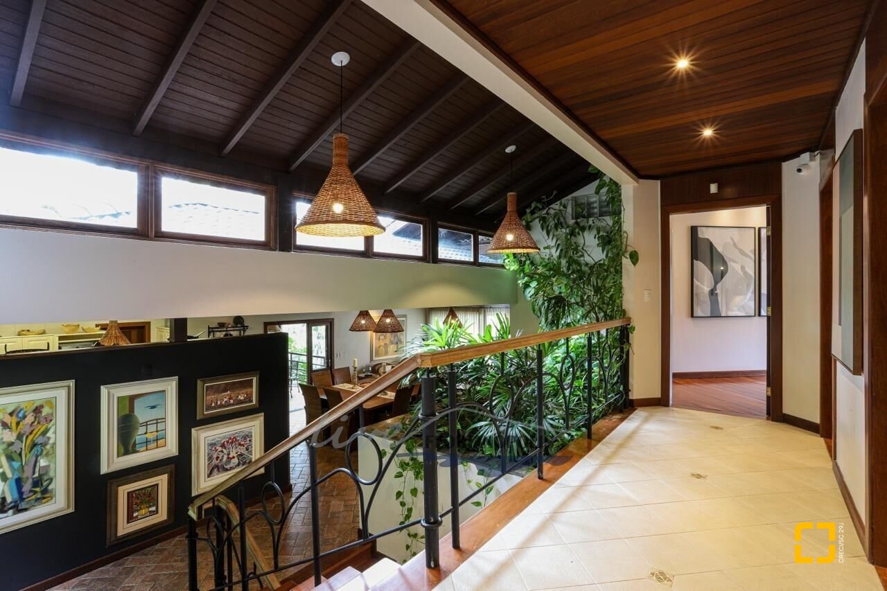 Casa com 1000m², 6 quartos (sendo 6 suítes), no bairro Ratones em Florianópolis