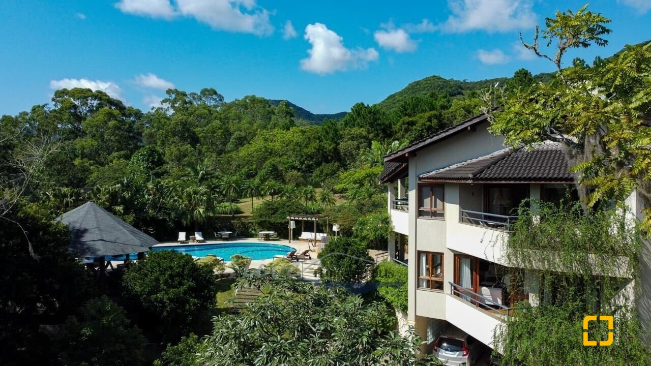 Casa com 1000m², 6 quartos (sendo 6 suítes), no bairro Ratones em Florianópolis