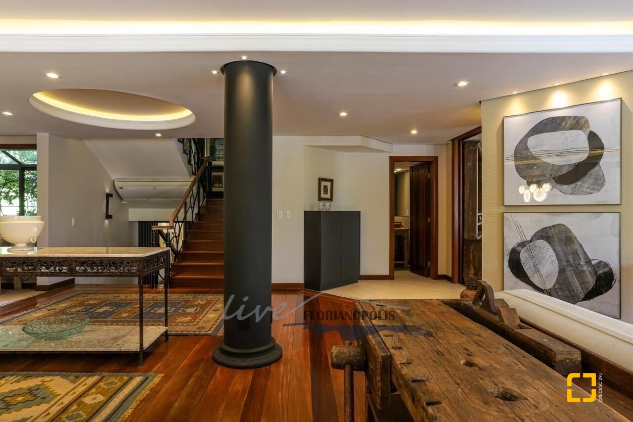 Casa com 1000m², 6 quartos (sendo 6 suítes), no bairro Ratones em Florianópolis