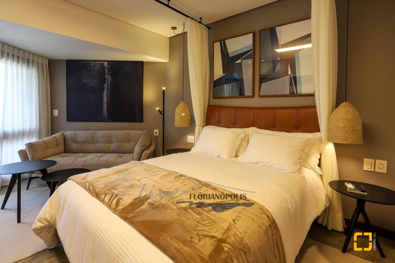 Casa com 1000m², 6 quartos (sendo 6 suítes), no bairro Ratones em Florianópolis