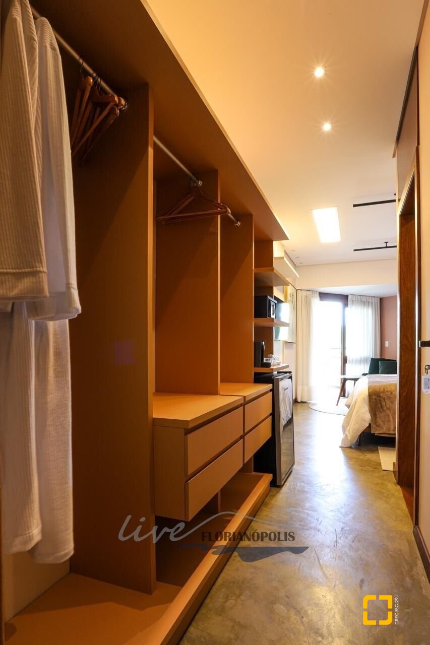 Casa com 1000m², 6 quartos (sendo 6 suítes), no bairro Ratones em Florianópolis