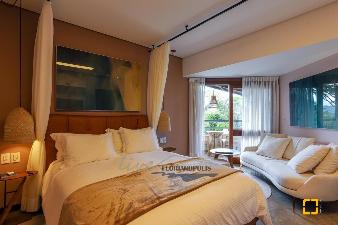 Casa com 1000m², 6 quartos (sendo 6 suítes), no bairro Ratones em Florianópolis